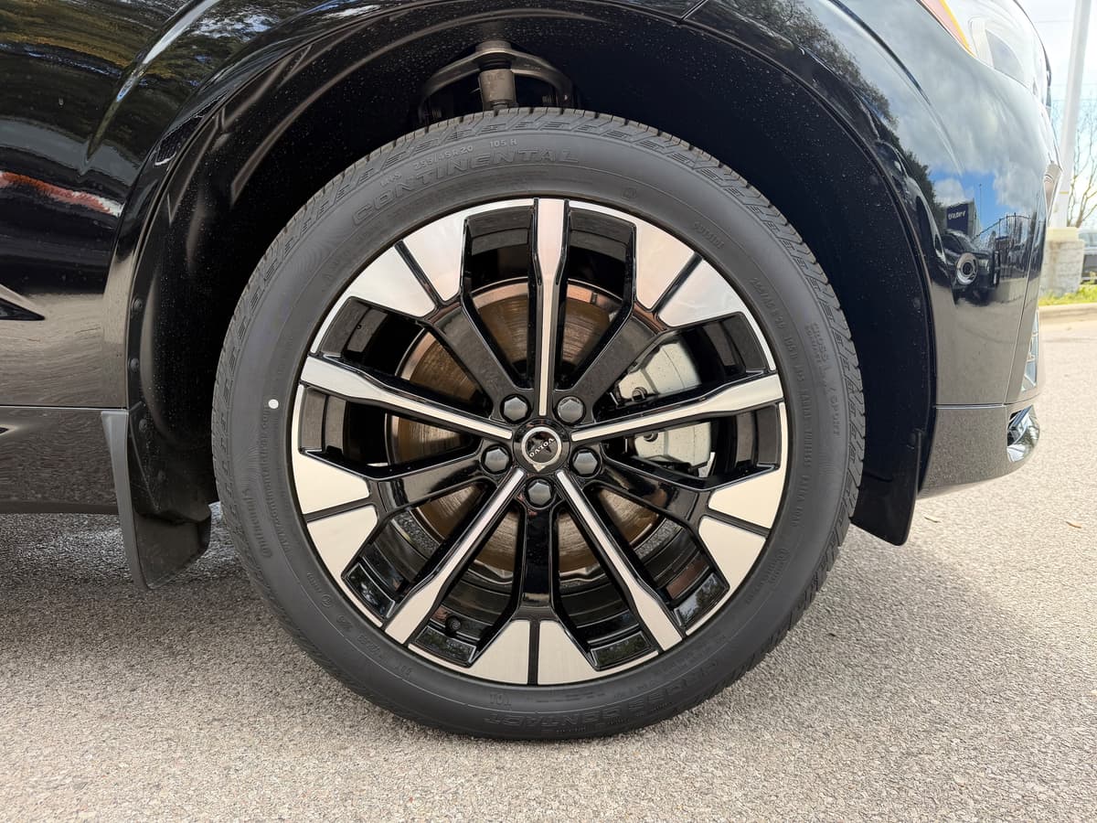 2026 Volvo XC60 plug-in hybrid - Image 7