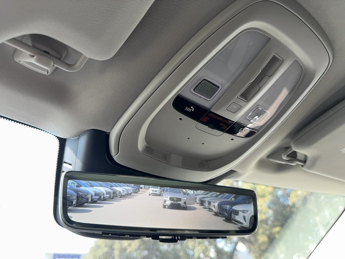 2026 Volvo XC90 plug-in hybrid - Image 25