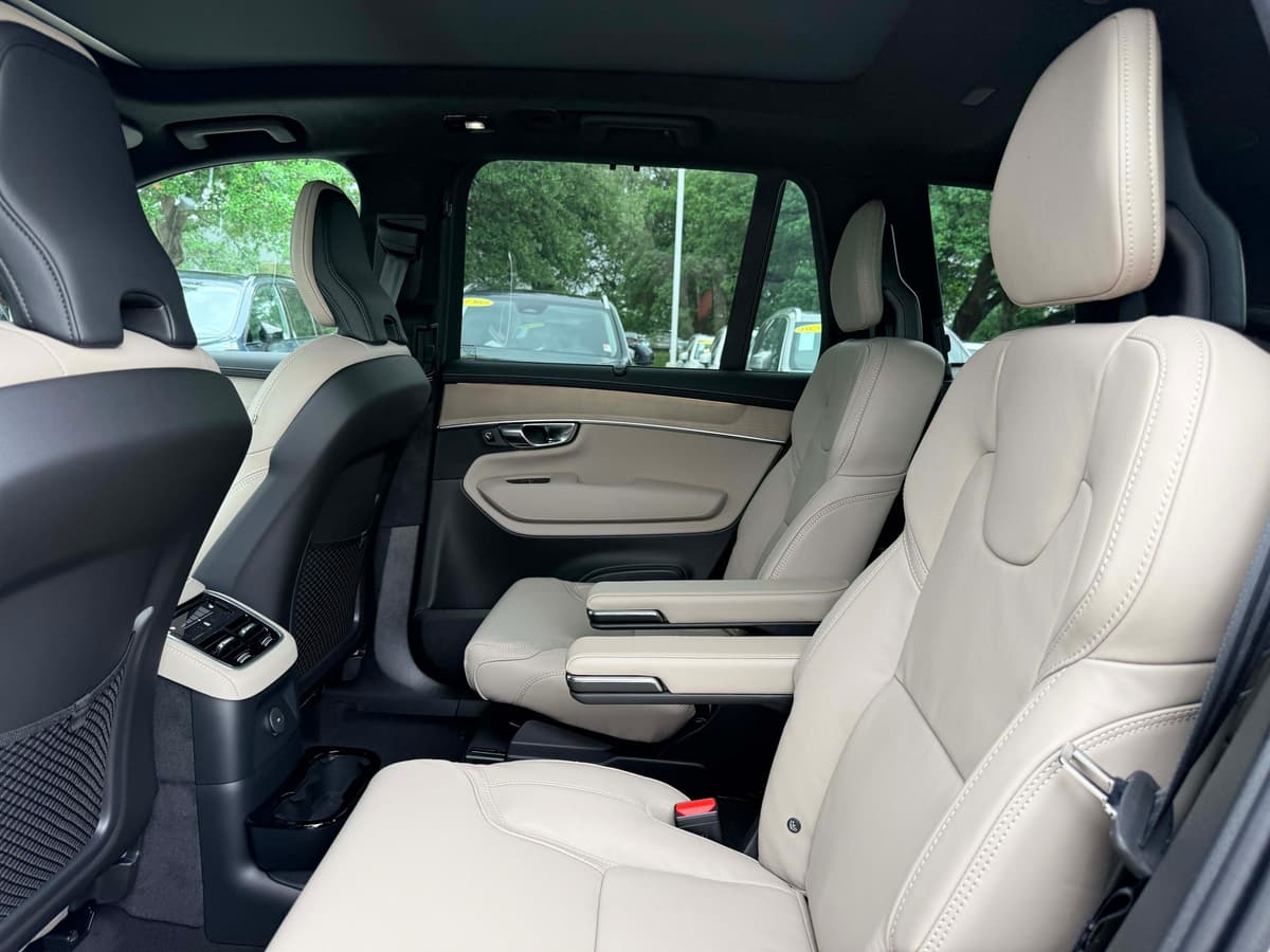 2026 Volvo XC90 plug-in hybrid - Image 14