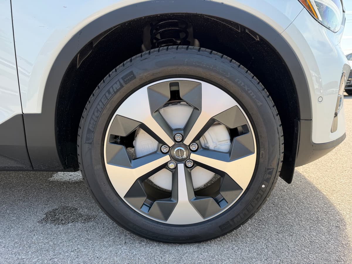 2026 Volvo XC40 - Image 7