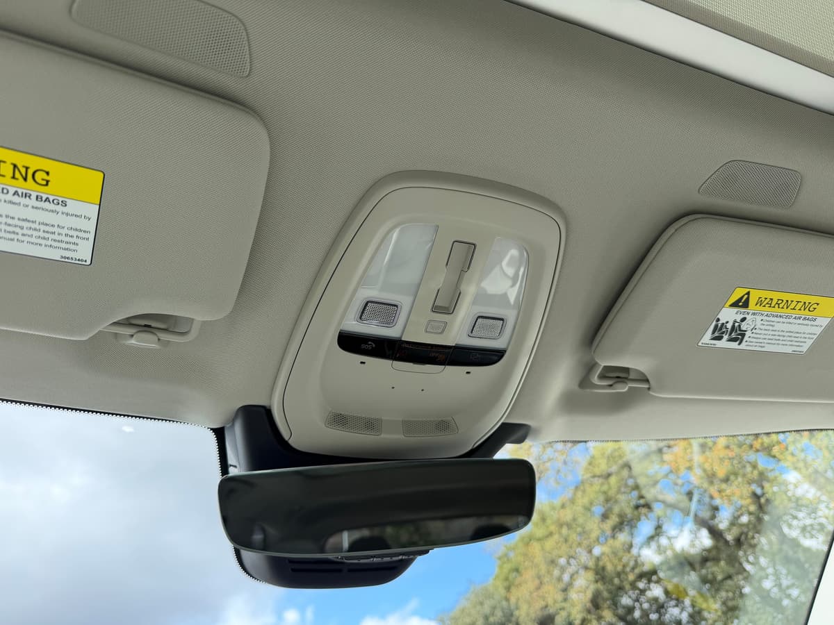 2026 Volvo XC90 - Image 17