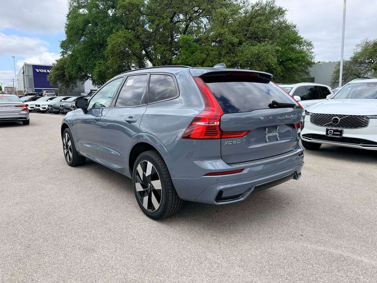 2024 Volvo XC60 plug-in hybrid - Image 4