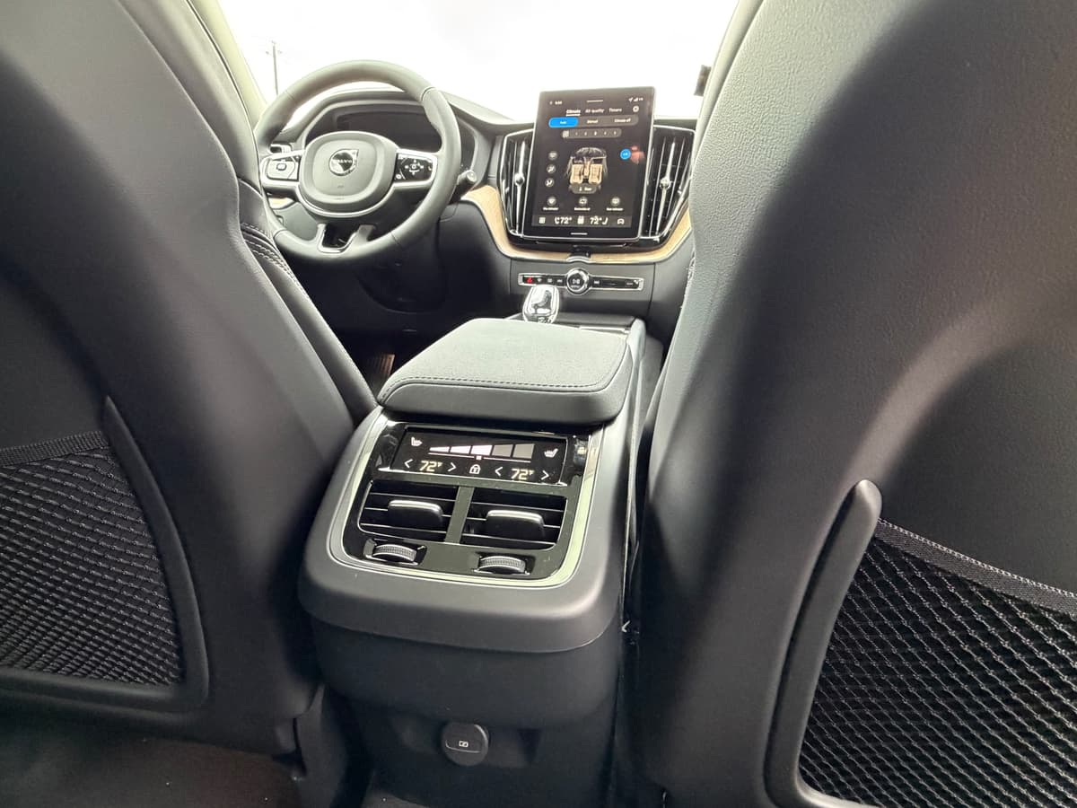 2026 Volvo XC60 - Image 11
