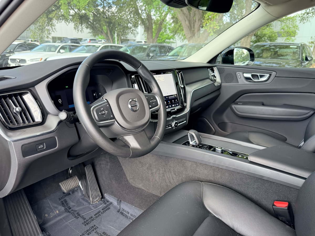 2025 Volvo XC60 - Image 11