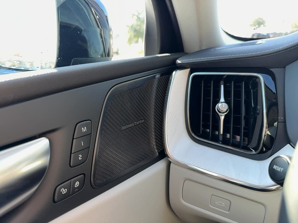 2026 Volvo XC60 - Image 16