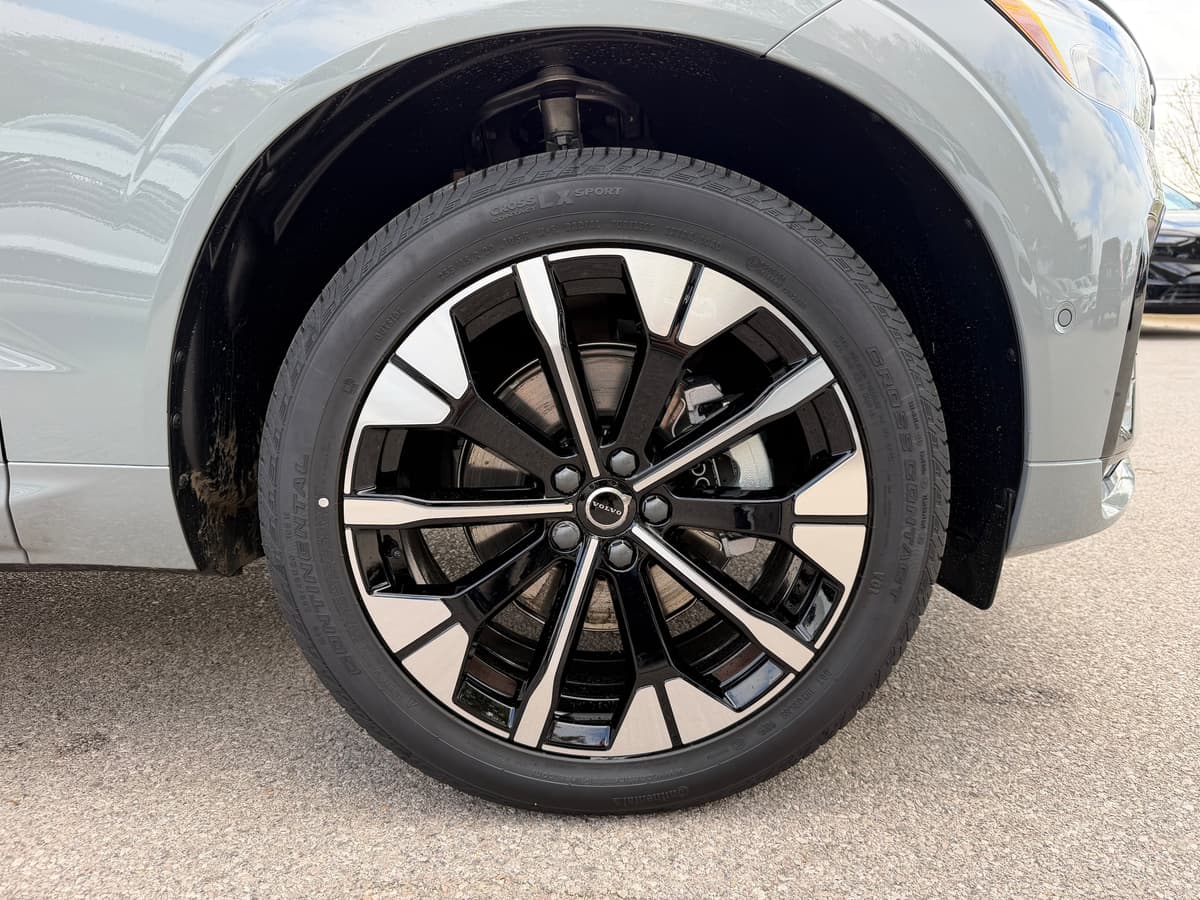 2026 Volvo XC60 - Image 7