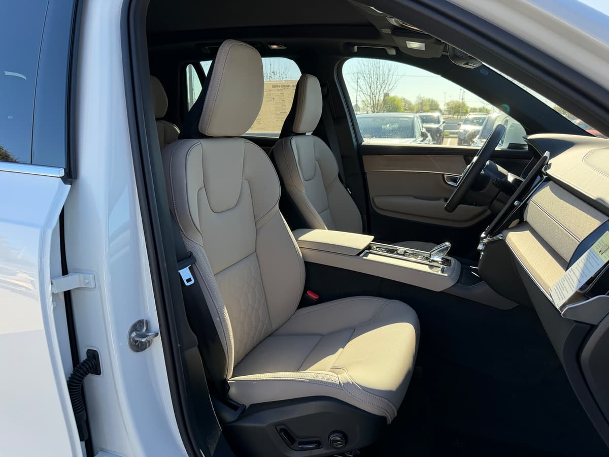 2026 Volvo XC90 plug-in hybrid - Image 8