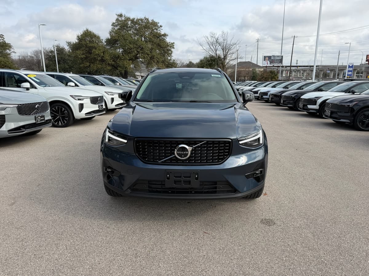 2026 Volvo XC40 - Image 6