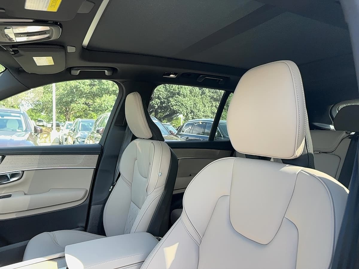 2026 Volvo XC90 - Image 13