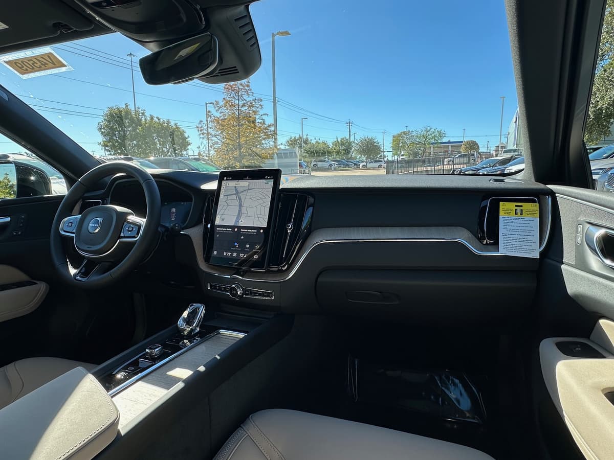 2026 Volvo XC60 - Image 10