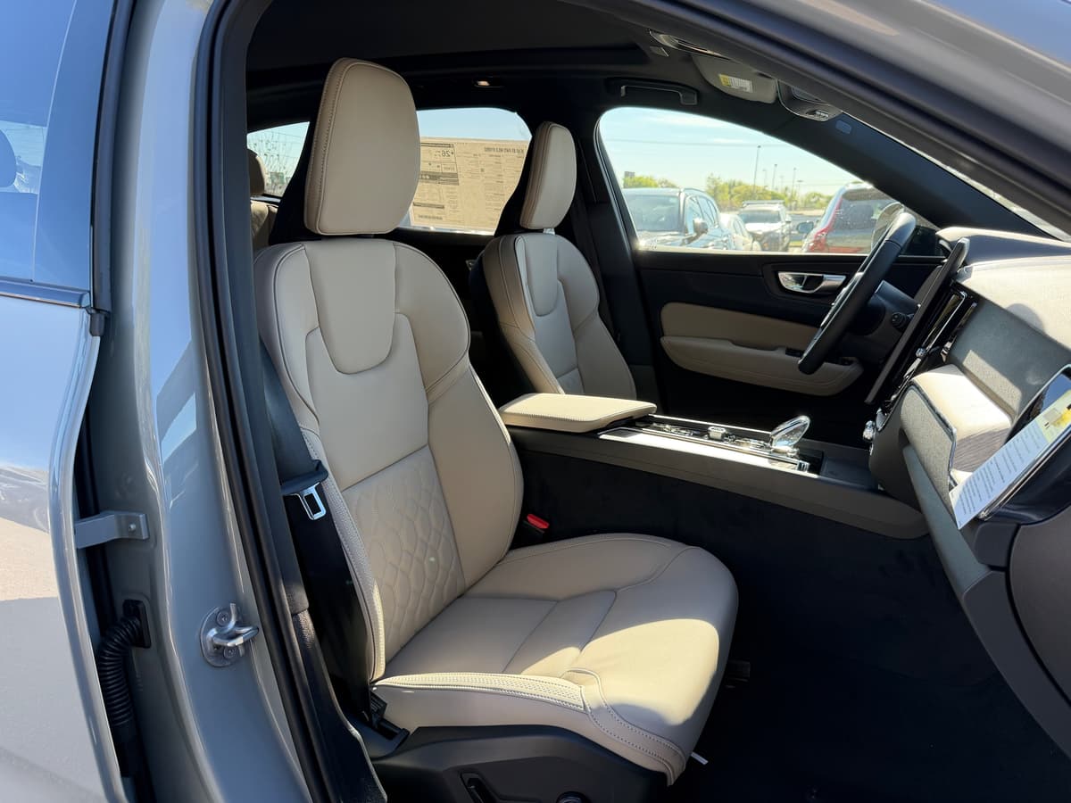 2026 Volvo XC60 - Image 6