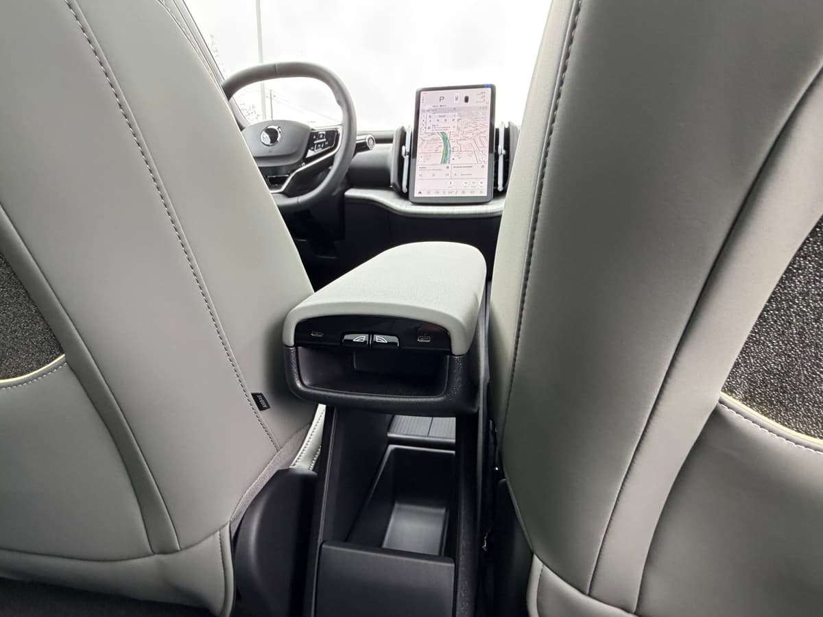 2026 Volvo EX30 Cross Country - Image 11