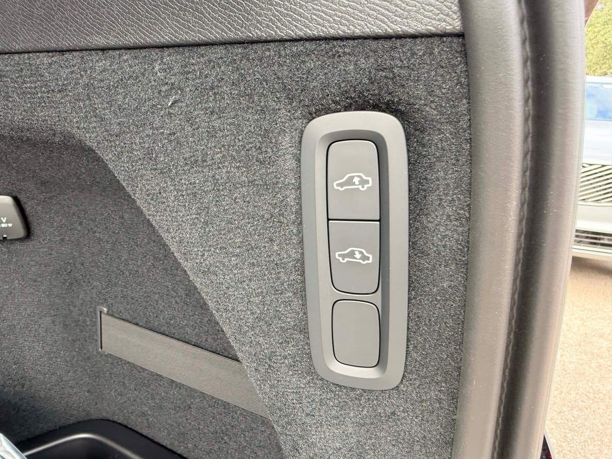 2026 Volvo XC90 - Image 28