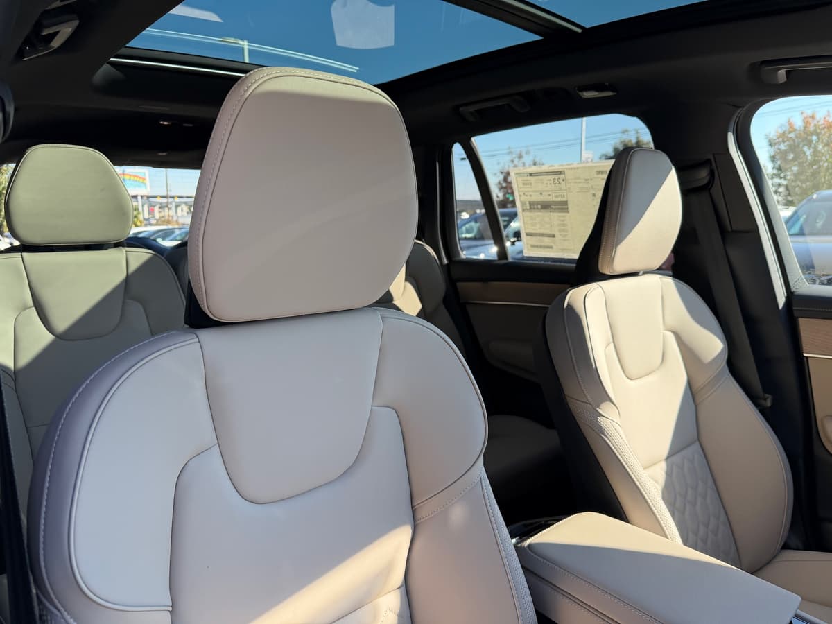 2026 Volvo XC90 - Image 9