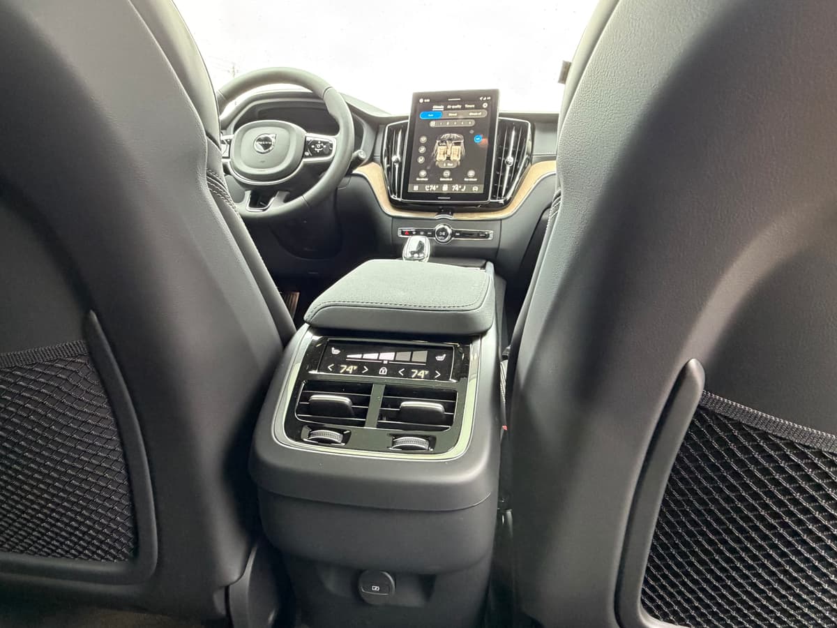 2026 Volvo XC60 - Image 11