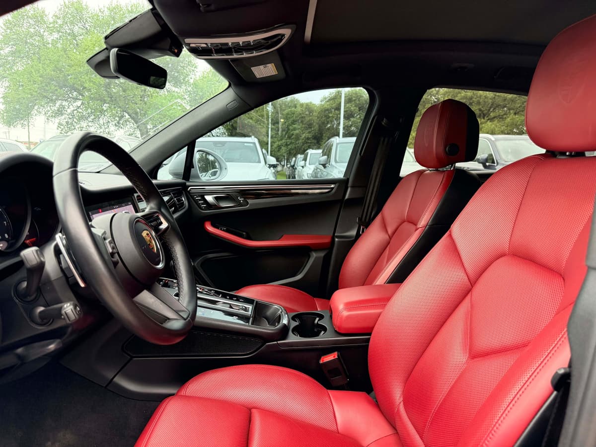2023 Porsche Macan - Image 10