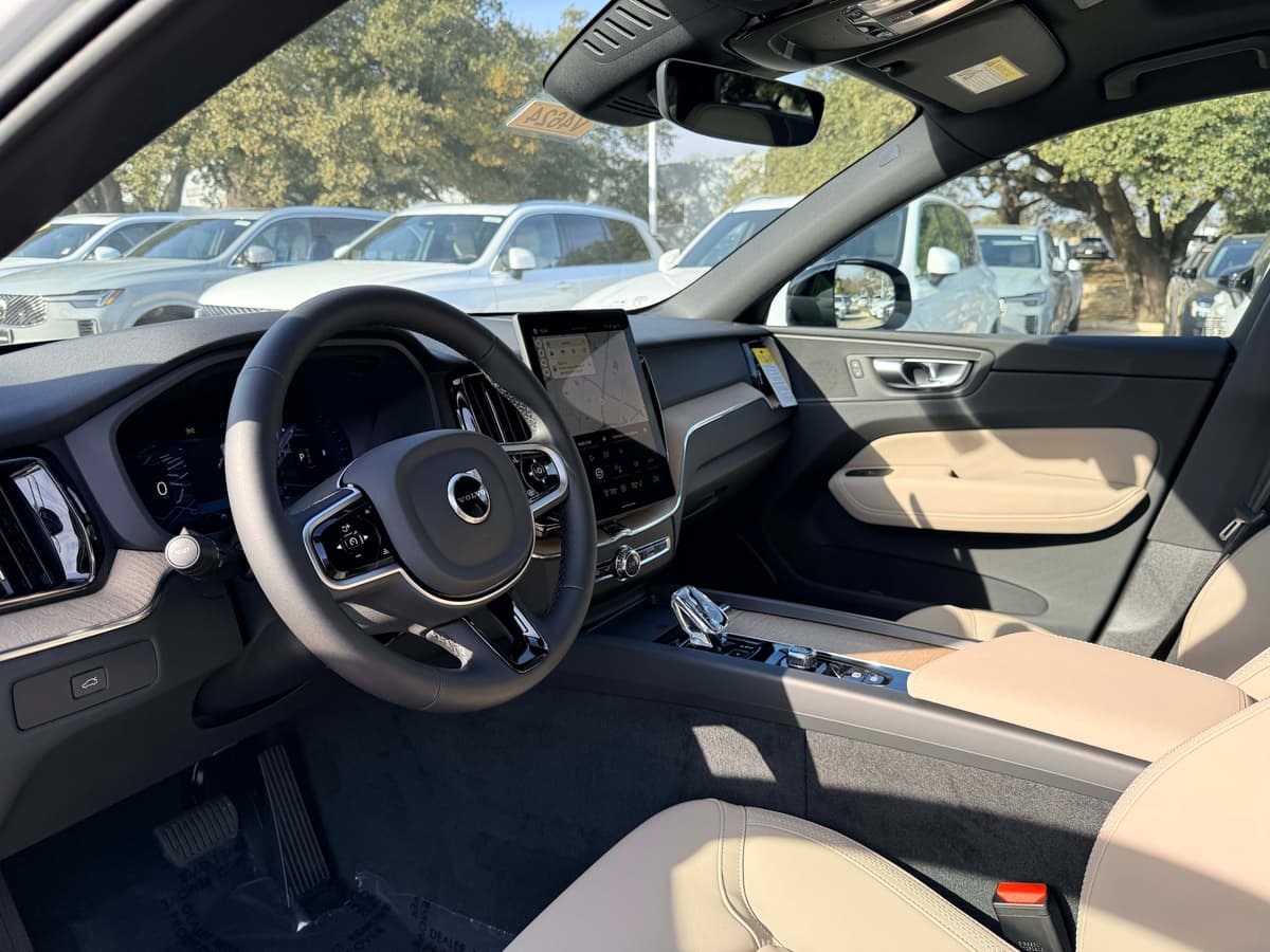2026 Volvo XC60 - Image 11