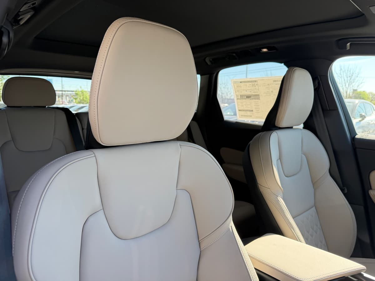 2026 Volvo XC60 - Image 9