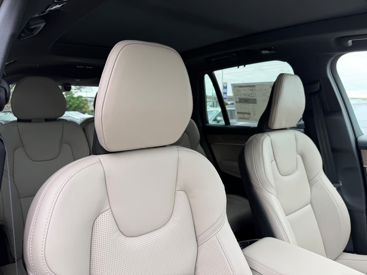 2026 Volvo XC90 - Image 8