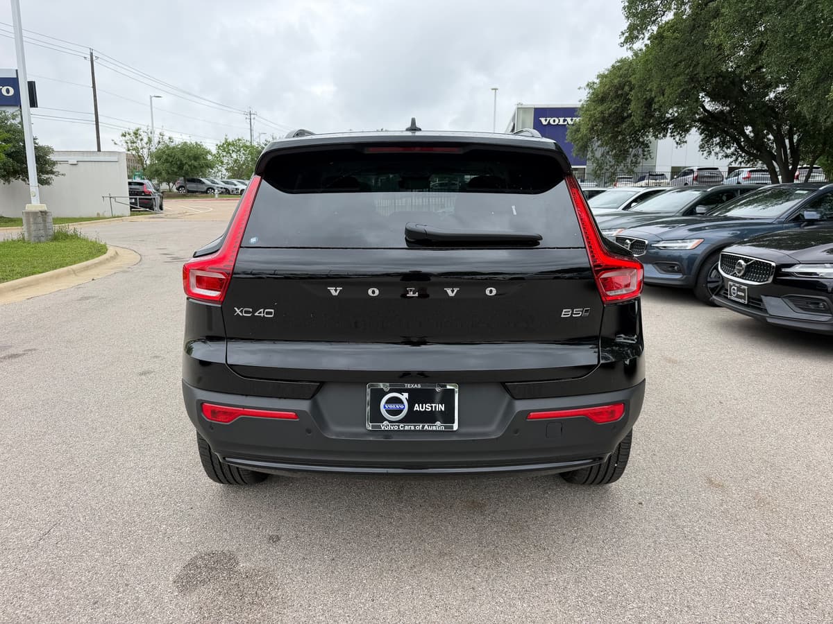 2026 Volvo XC40 - Image 5