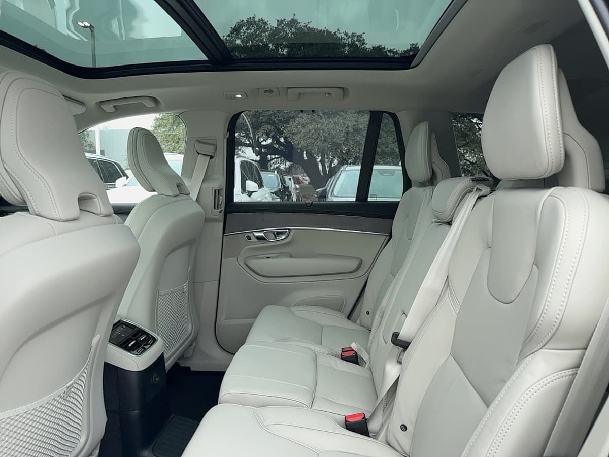 2026 Volvo XC90 plug-in hybrid - Image 15