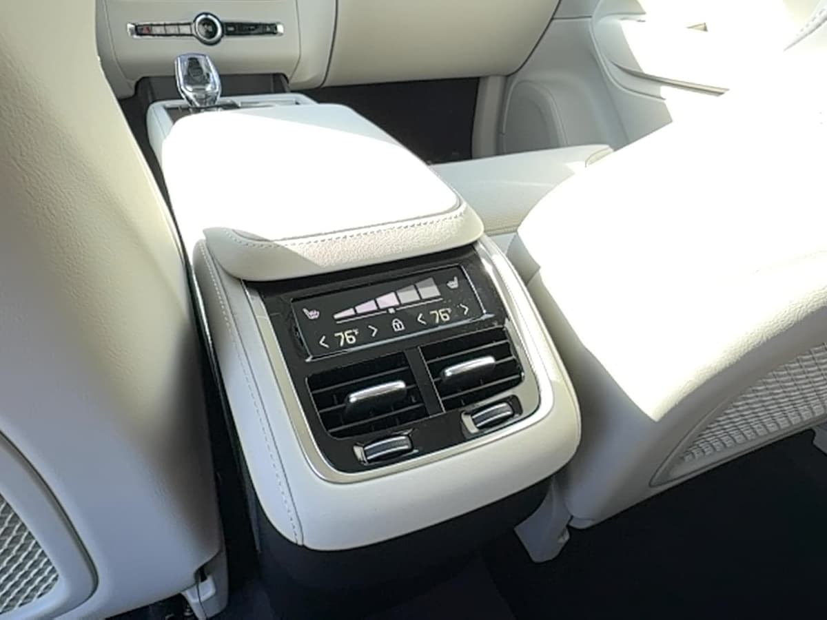 2026 Volvo XC90 - Image 15