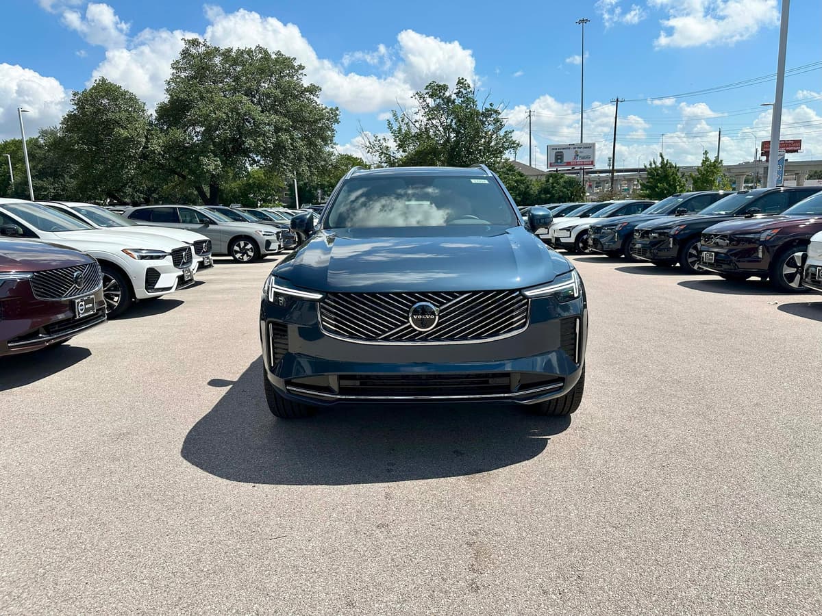 2026 Volvo XC90 - Image 8