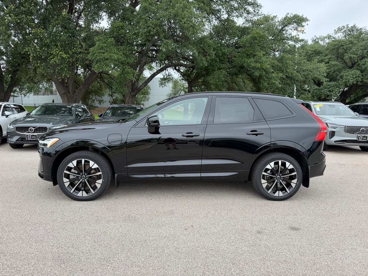 2026 Volvo XC60 plug-in hybrid - Image 2