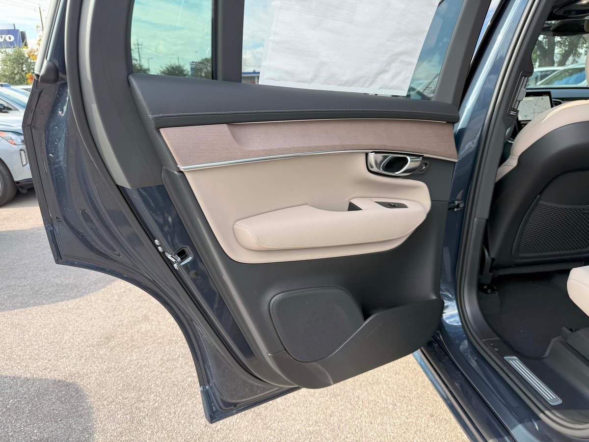 2026 Volvo XC90 - Image 15
