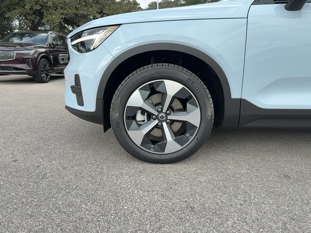 2026 Volvo XC40 - Image 9