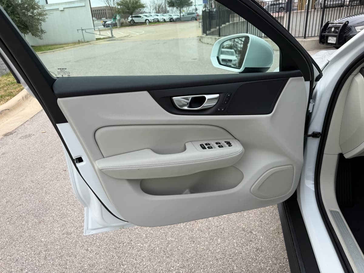 2026 Volvo V60 Cross Country - Image 16