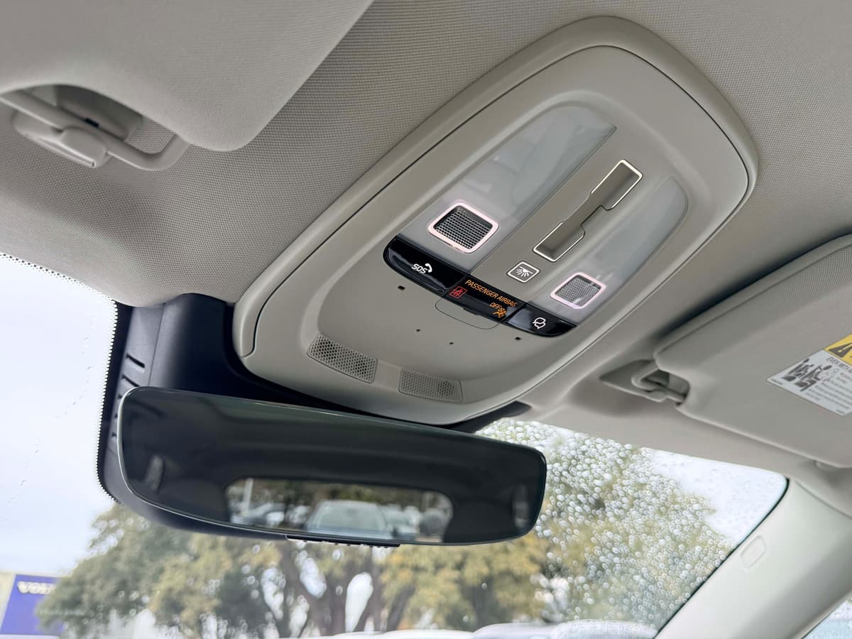 2026 Volvo XC90 plug-in hybrid - Image 25