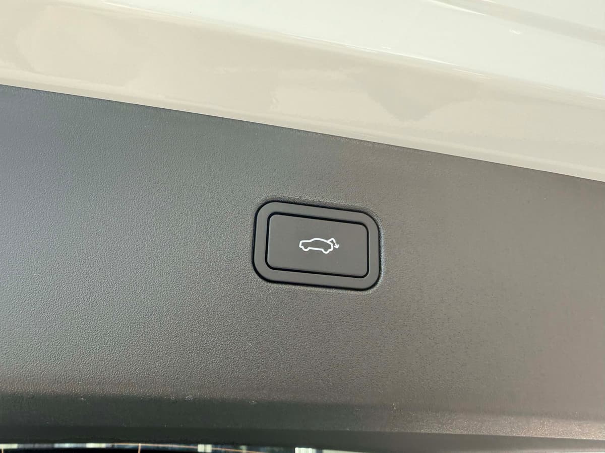 2026 Volvo EX30 - Image 15