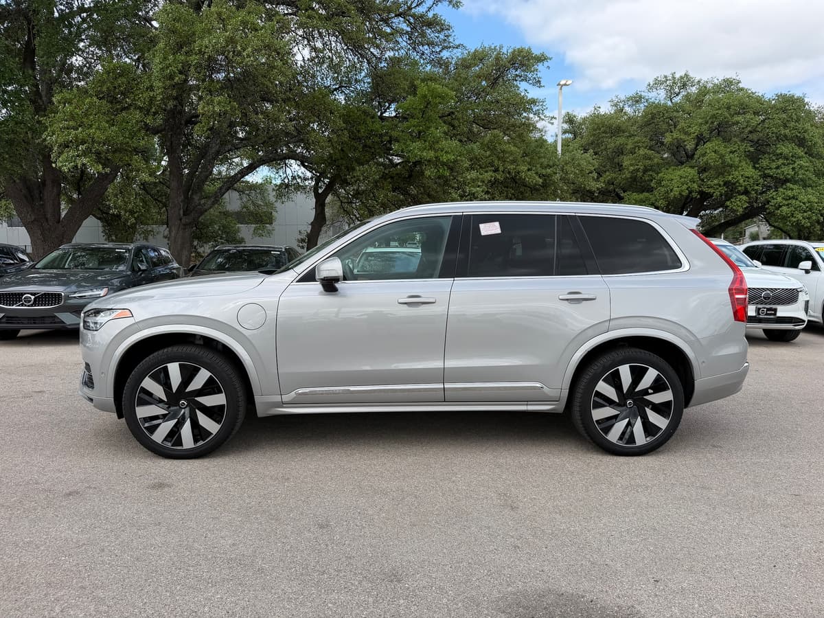 2024 Volvo XC90 plug-in hybrid - Image 3