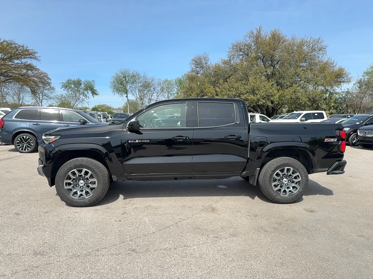 2024 Chevrolet Colorado - Image 3