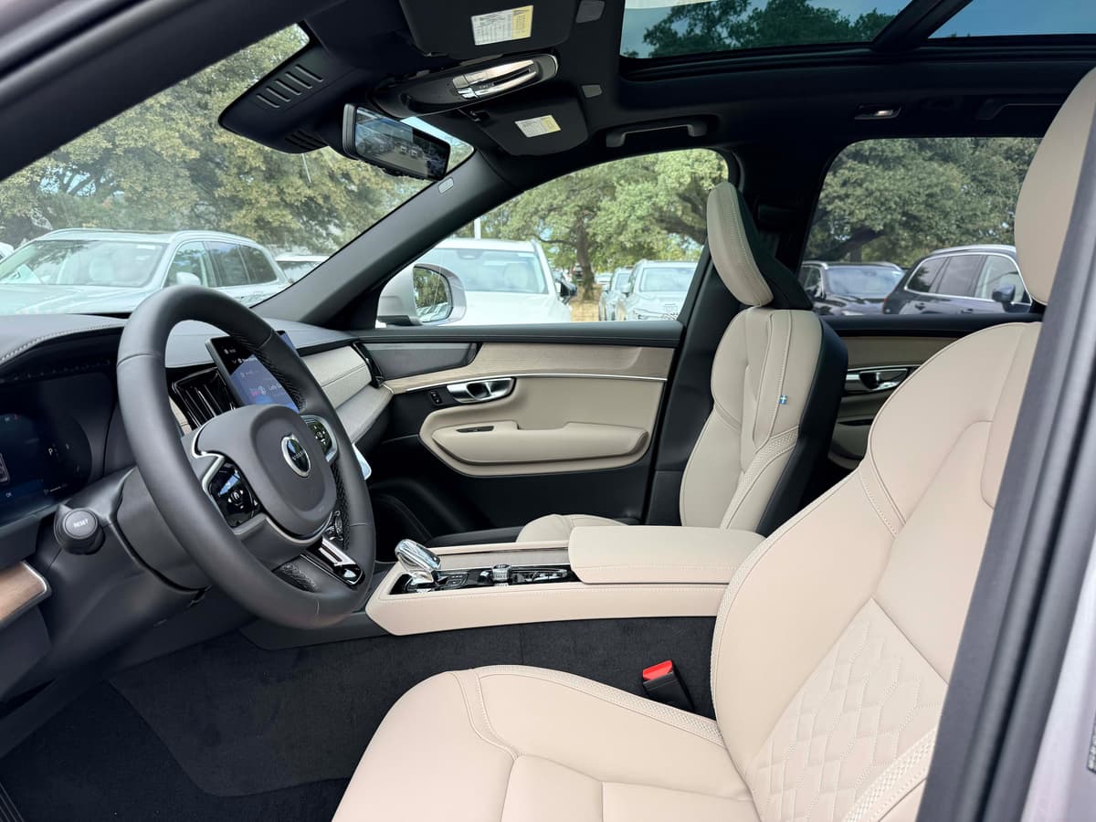 2026 Volvo XC90 - Image 13