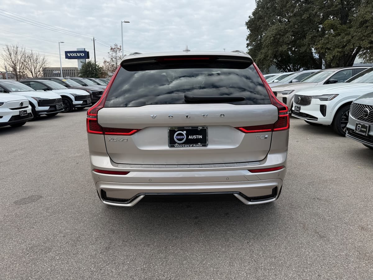 2026 Volvo XC60 plug-in hybrid - Image 5