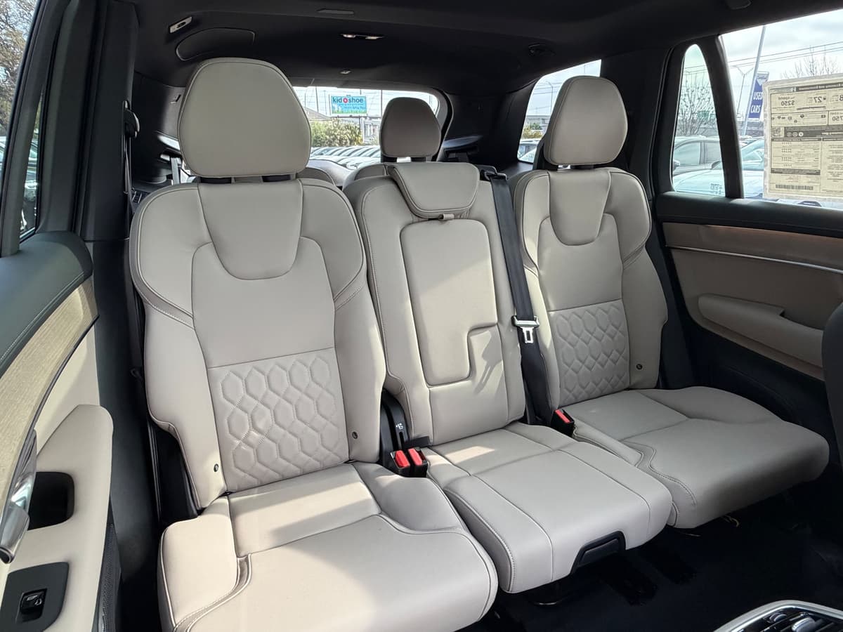 2026 Volvo XC90 plug-in hybrid - Image 10