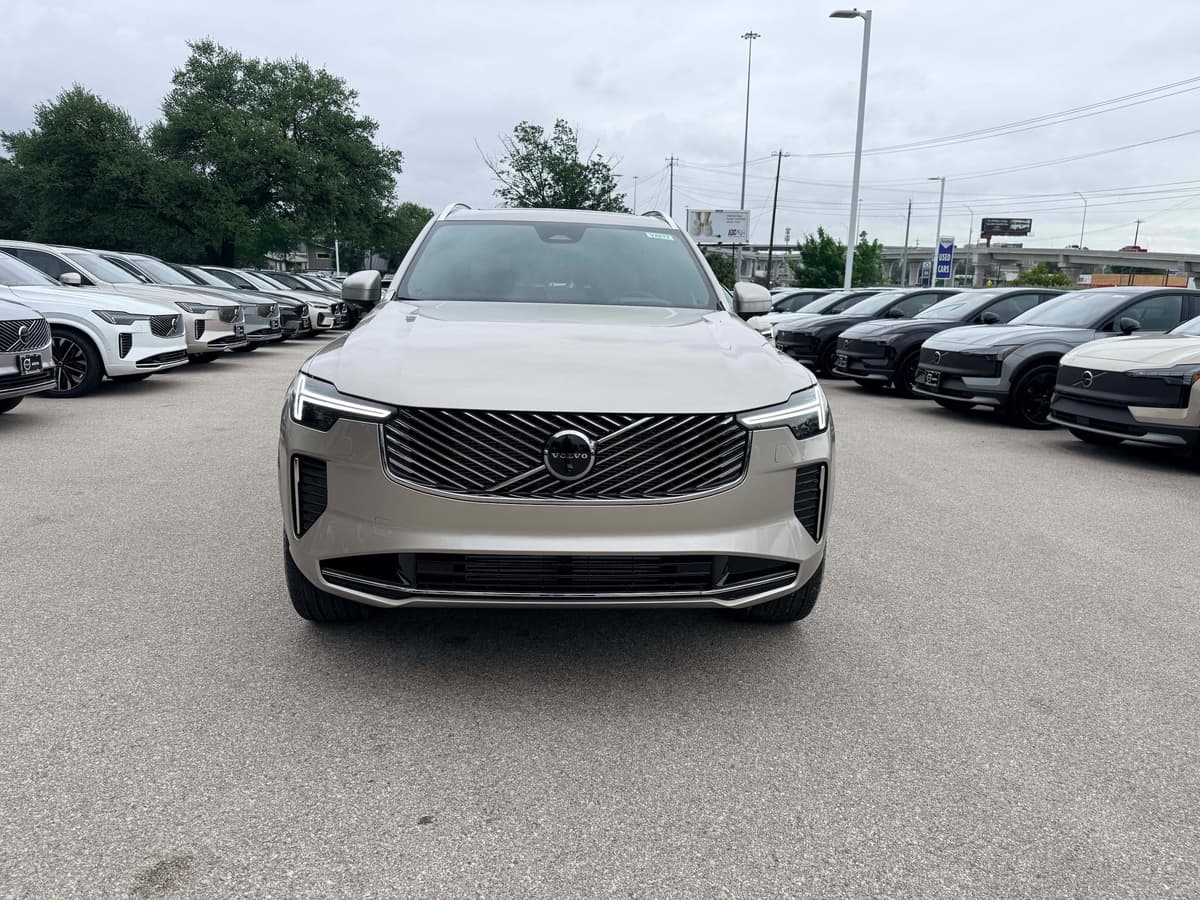 2026 Volvo XC90 plug-in hybrid - Image 8