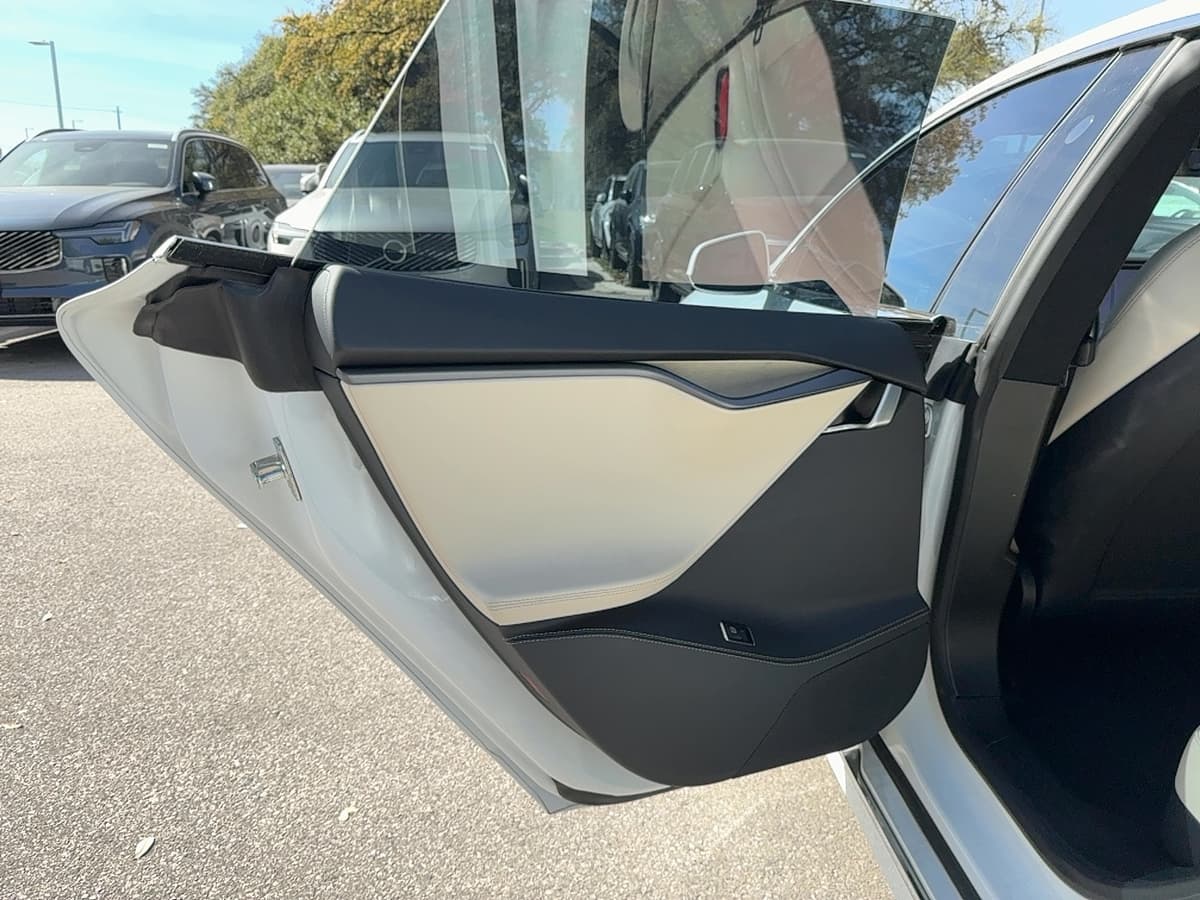 2020 Tesla Model S - Image 15