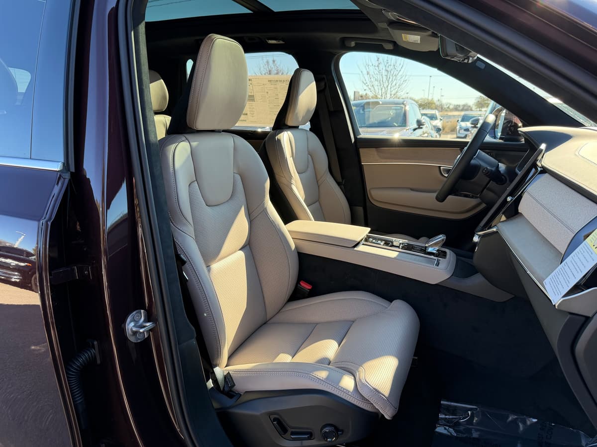 2026 Volvo XC90 - Image 8