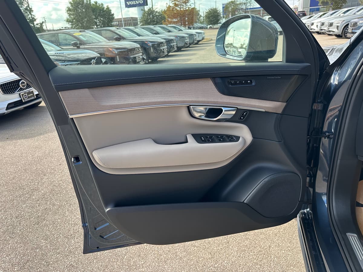 2026 Volvo XC90 - Image 18