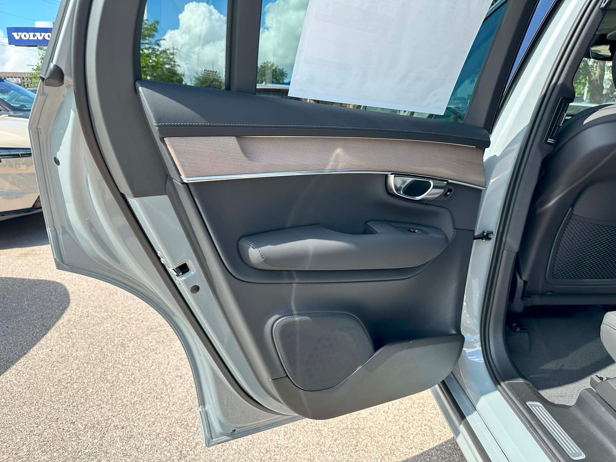 2026 Volvo XC90 - Image 15