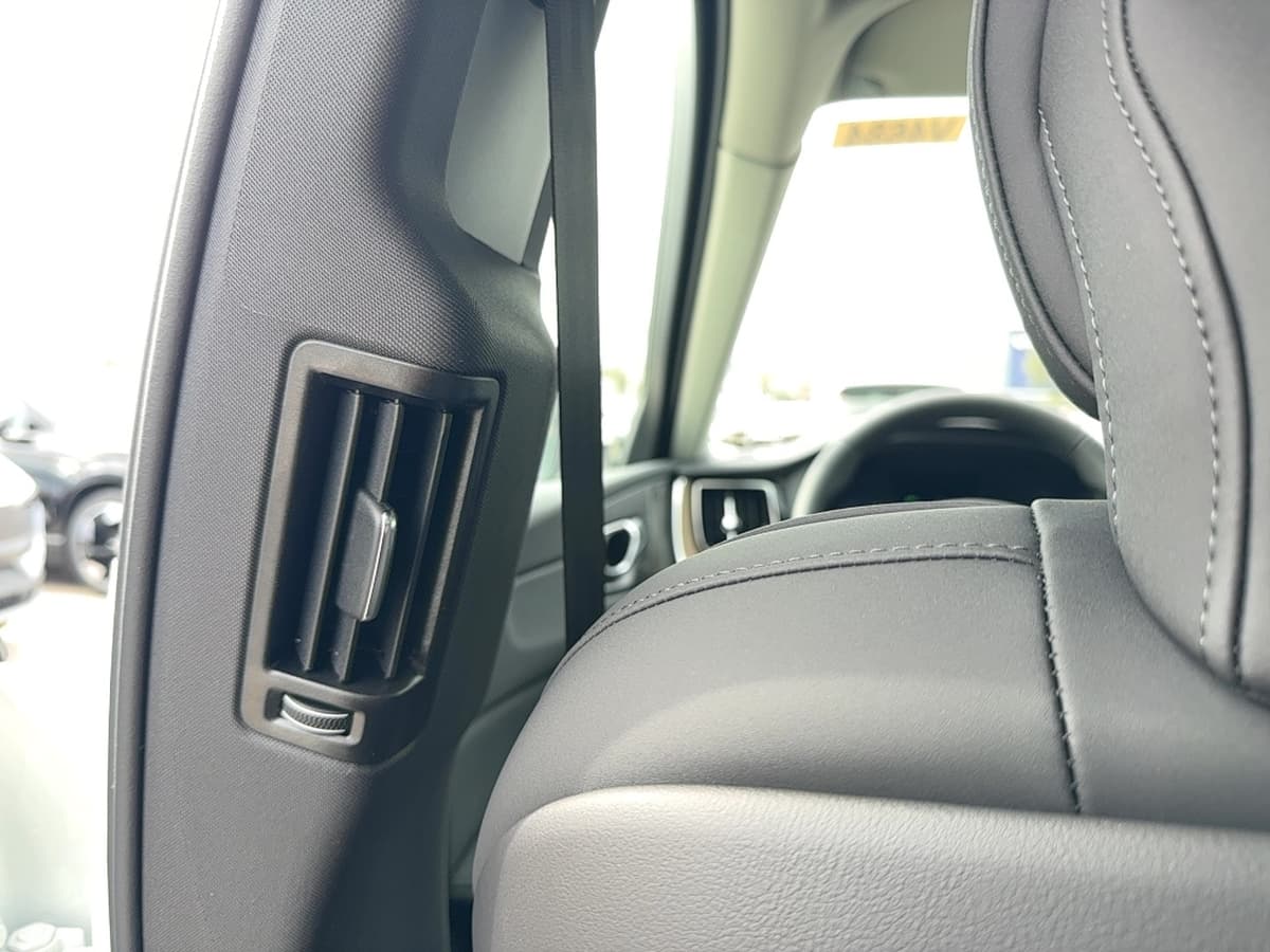 2026 Volvo XC60 - Image 16