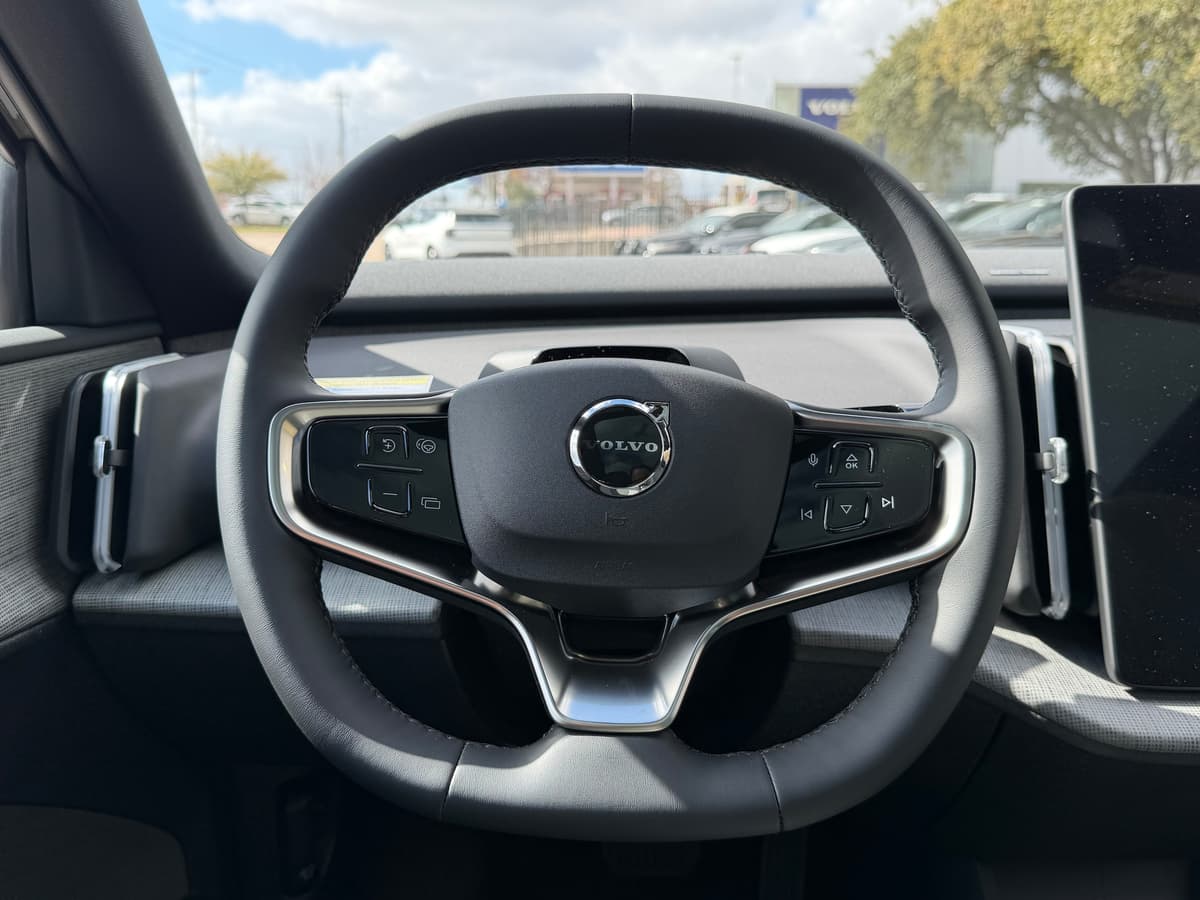 2026 Volvo EX30 - Image 14