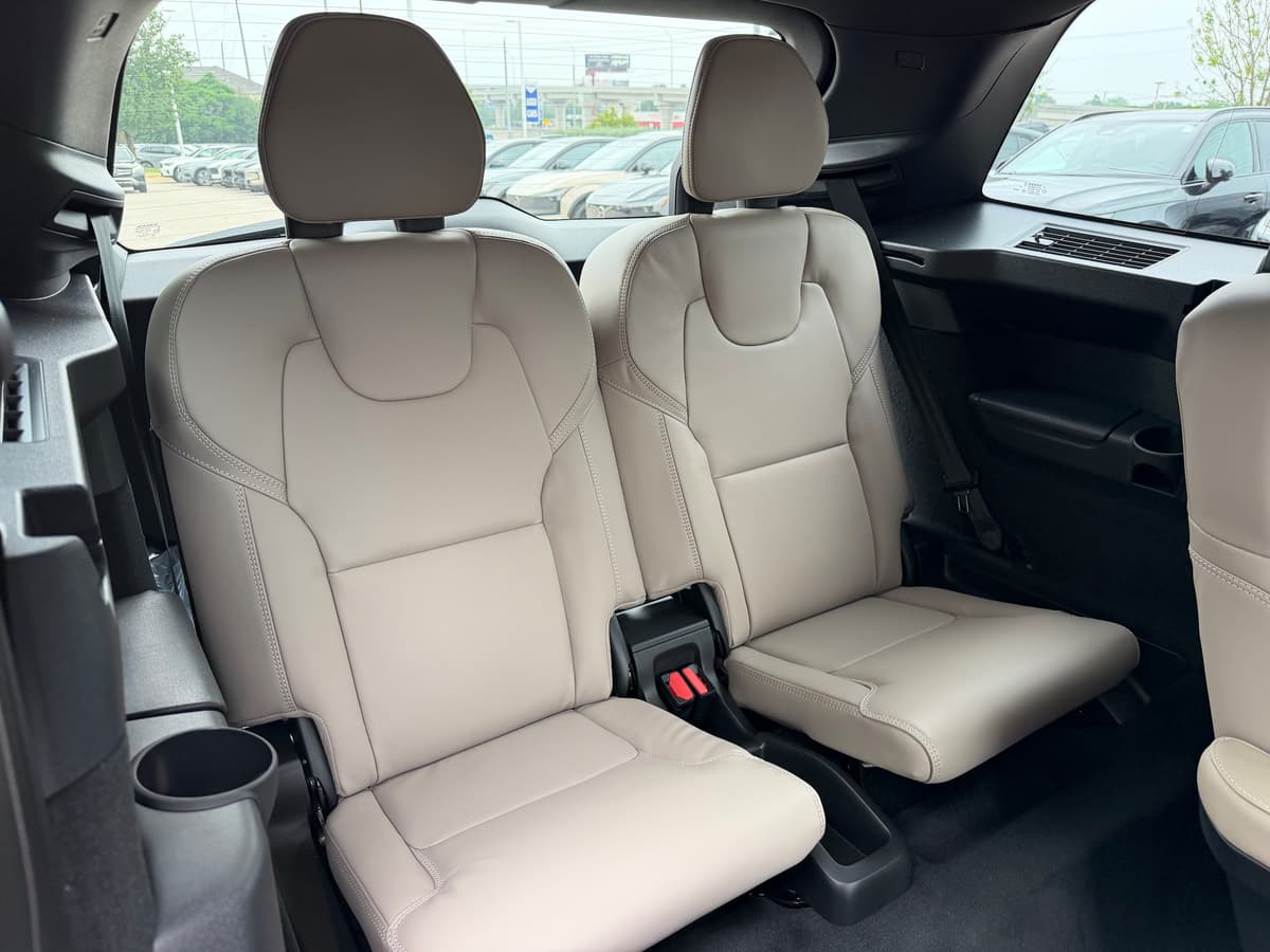 2026 Volvo XC90 plug-in hybrid - Image 10