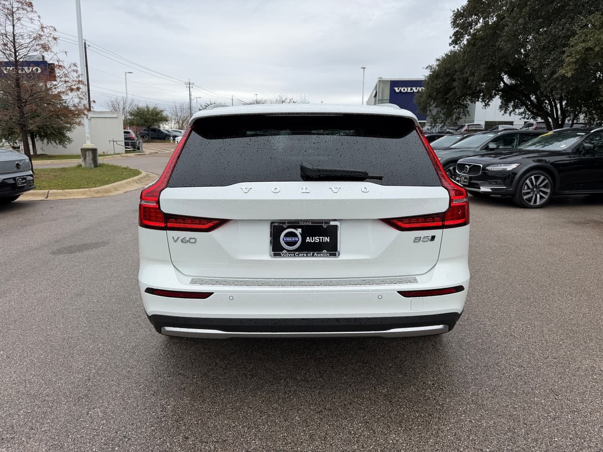 2026 Volvo V60 Cross Country - Image 5