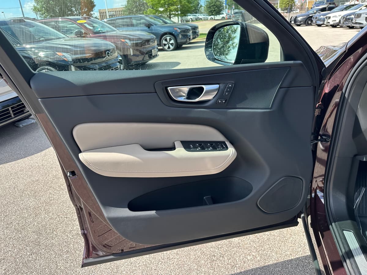 2026 Volvo XC60 - Image 16