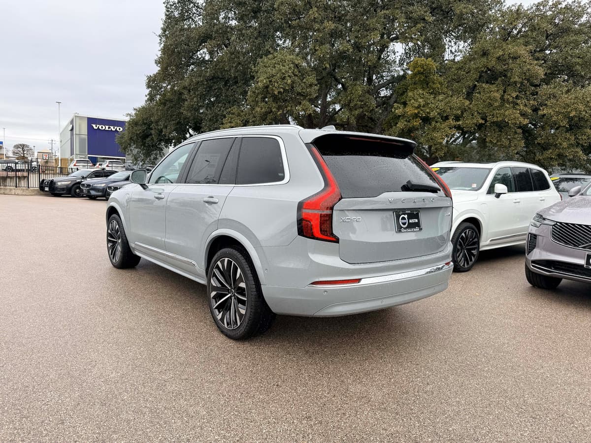 2026 Volvo XC90 plug-in hybrid - Image 4