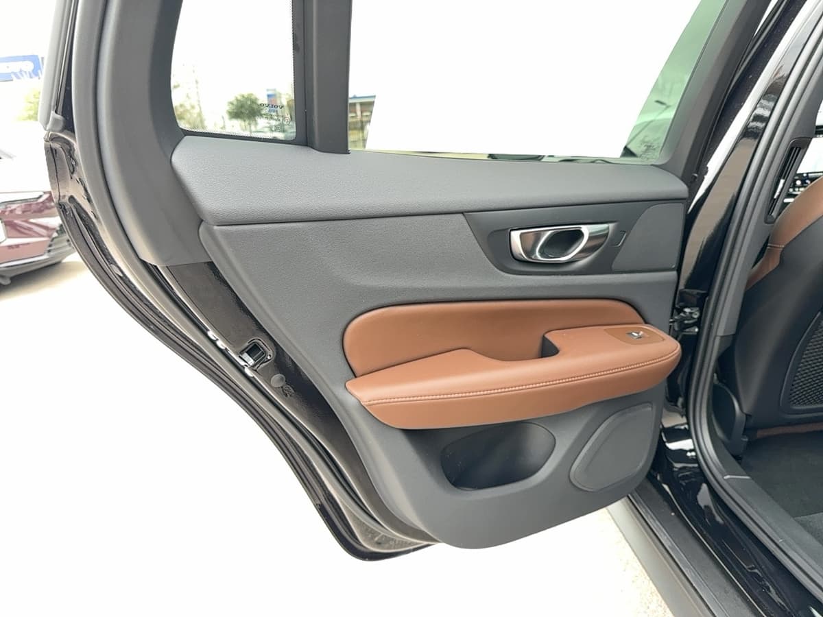 2026 Volvo V60 Cross Country - Image 14